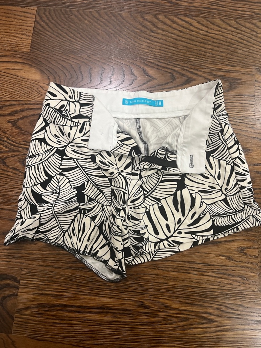 Tori Richard Black & White Tropical Leaf Athletic Shorts
